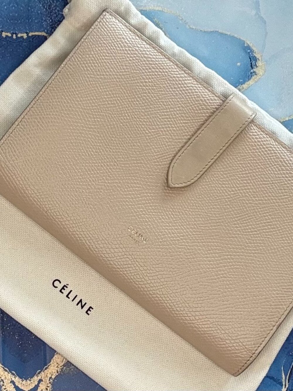 🔥 AUTHENTIC CÉLINE Grained Leather Large Strap Wallet |